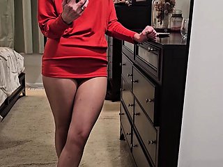Amateur redhead milf alena strips and dances