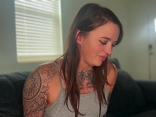 MILF with Big Ass Seduces Sex Therapist to Give Her an Orgasm