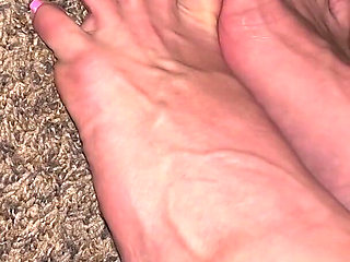 Veiny Feet After Shower - Silent Tease by Ivys Feet Footivities