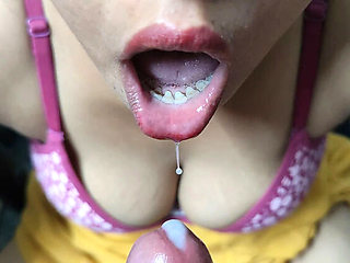 Desi Bhabhi Face Cumshot - Hot Indian Aunty Takes Big Load in Mouth