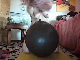 Black Latex Domination: Giant Balloon Inflation and Nicoletta's Sensual Clutch