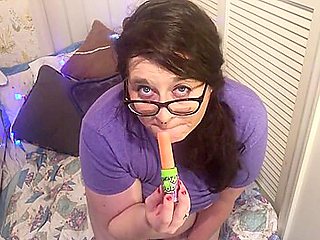 Plumper BBW makes booty candy. Sexy Anal play with large lollipop.