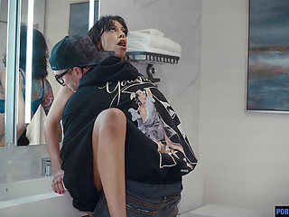 Alt Baddie Ravyn Alexa Gets Creampied