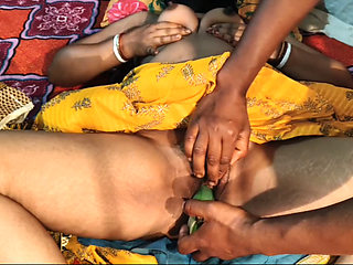 Bhabhi ki cut mein kela dala