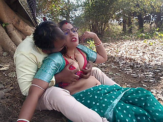 Bengali Sexy Village Wife Chitting Her Husband and Meet Her Boyfriend Outdoor, Bengali Sex Video