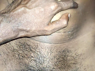 Bhabi ne lund ko paav se pakda maslane lagi