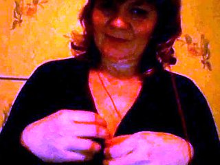 Mature Russian Amateur Irina Shows Off on Webcam