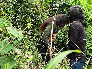 Desi Teen Blowjob in Jungle - Indian Couple Sex HD