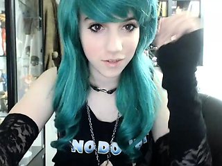 Young amateur teen in solo masturbation playing with herself