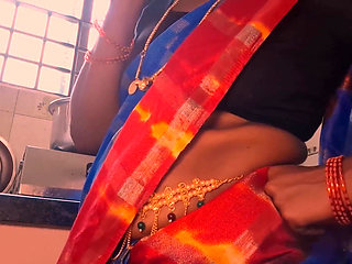 Indian Maid Spreads Her Legs to Get Tips for Reel Shoots