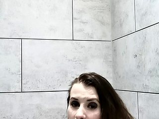 Amateur webcam toying wet pussy