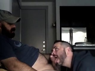 Latino Amateur Blowjob mit Cum Tribute
