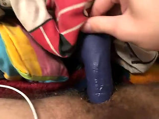 This 21 year old twink fuck him self with dildo