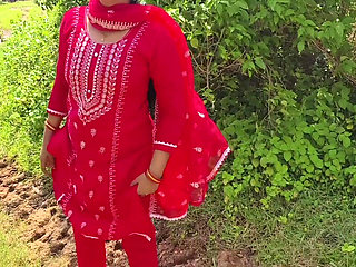 Beautiful Bengali Girl Boobs Show in Outdoor with Her Boyfriend