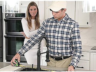 I Ride My Handyman Like A Cum Slut To Thank Him - Gorgeous Girl