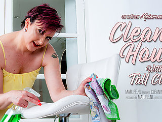 Cougar Tall Clare Gets Very Frisky During Cleaning At Home