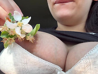 My Stepsister Sneezes From Flowers and Gets in the Car so the Scent of the Flowers Can Reach Her Nose Better