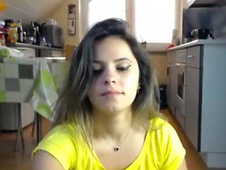 Teen Sexydea Flashing Boobs on Live Webcam