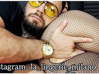 Ladymuffin And The Onesie With Holes