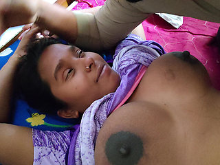 Devar Apni Pregnant Bhabhi Ka Boobs Suking Kar Raha He - Desi Hot Young Bhabhi Beautiful Nipple Suking.