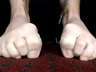 Long Toes Wiggling Toes