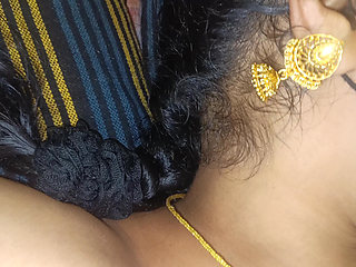 Green colour saree aunty hot romance viral video 3