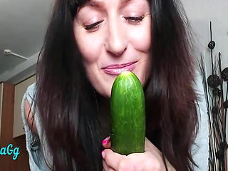 My Creamy Cunt Started Leaking From The Cucumber. Fisting And Squirting 11 Min