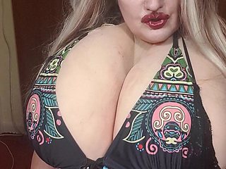 Busty Susi in bikini top shows her tits