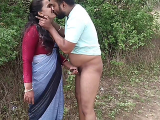 Indian MILF gives outdoor blowjob before getting fucked on ground