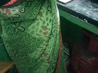 Saree Wearing New Aunty Talking