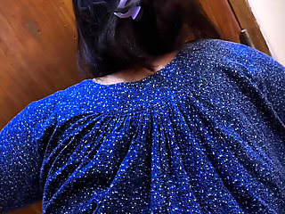 Round Ass Hot Collage Girl Looking Like a MILF Aunty