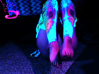 Neon Raver Lays a Clutch of Eggs in Uv Then Pushes Them All Out and Pisses: Ovipositor and Egg Play Seduction