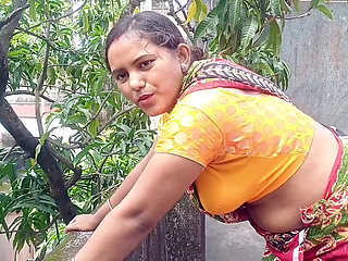 Outdor video.I met a girl in an auto and took her home to work at a beauty parlor and fucked her.