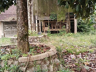 Mastrubasi in a very brutal public place