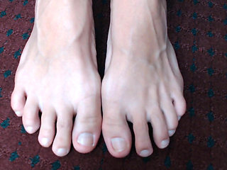 Abby's toes no polish wiggling