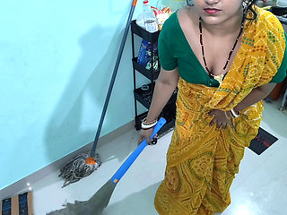 Naukrani ko advance chahiye uska husband bimar hai