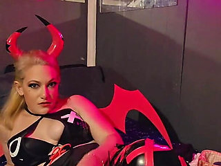 Blonde Ak Amputee Masterbating & Cumming W/ Bare Stump, Ahegao Face in Cosplay