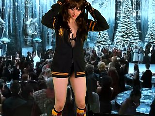 PUSSY BABE BRUNETTE masturbating