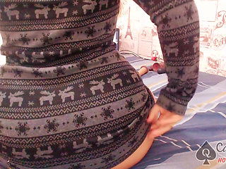 BIG ASS HOTTIE DOING ANAL