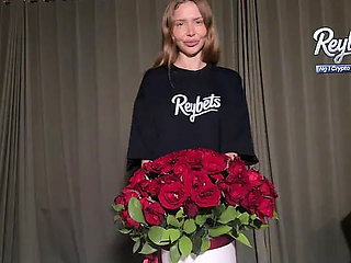 Wet rough sex for a bouquet of flowers on March 8th. Hit the jackpot on a datin