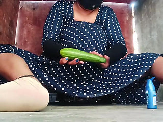 Desi Woman Cucumber sex big big Cucumber and big pusssy