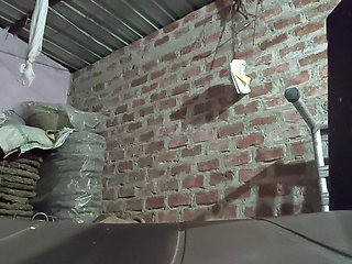 Charon taraf dekh Kar hi hai mere ko video banana pad raha hai