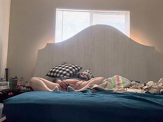 Fat Girl Reads Books Then Plays with Herself