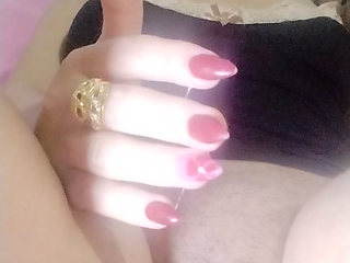 Algerian girl masturbates and gathers her