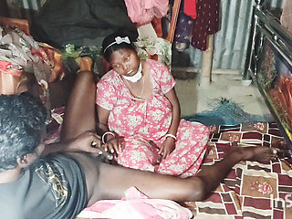 Desi bhabhi ki doggy style mein chudai ki