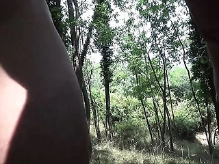 Amateur Italian MILF Threesome Outdoor Blowjob in Park