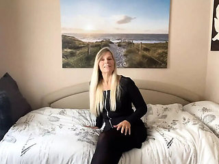 German MILF SweetSusi Dirty Talk in Nylon and Heels