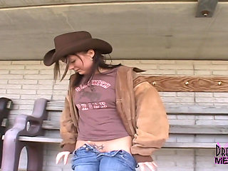 Country girl gets naked in Iowa