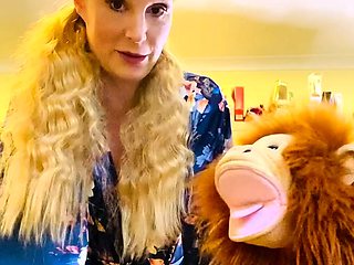 Cute amateur brunette naughty in solo jerking show on camera