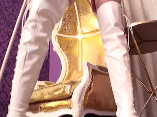 Big babe humiliating you from above